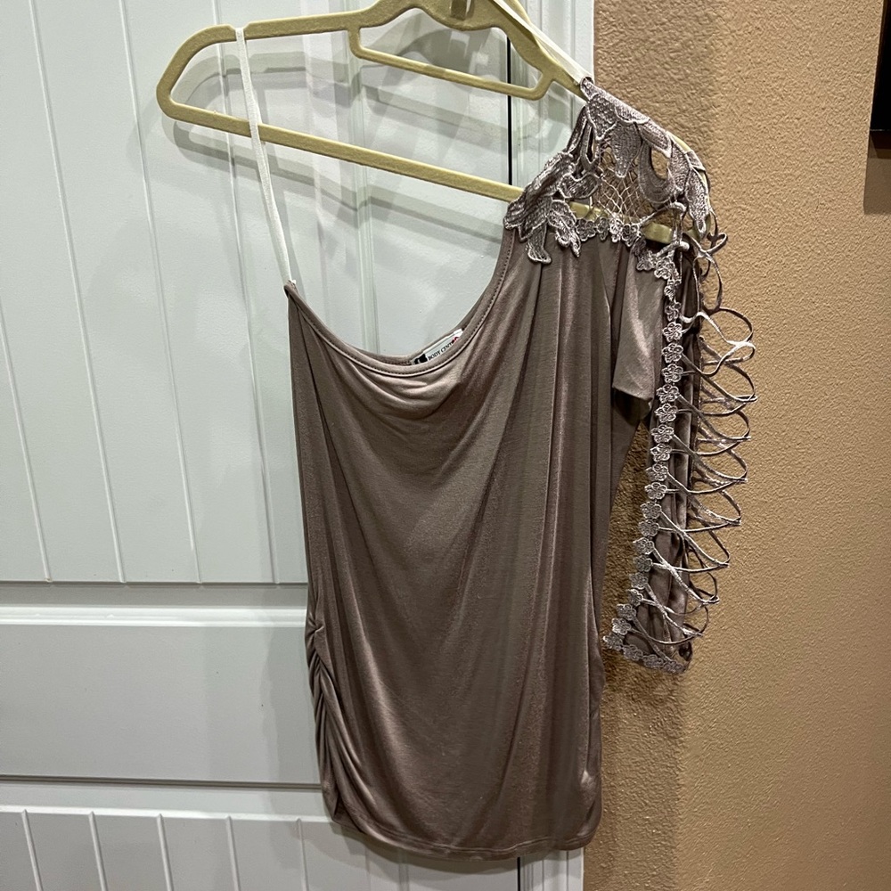 Long sleeve and off shoulder tan top lace sleeve